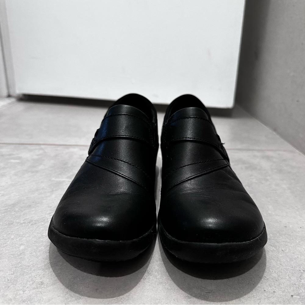 Clark’s Ultimate Comfort black leather loafer women size 8 brand new